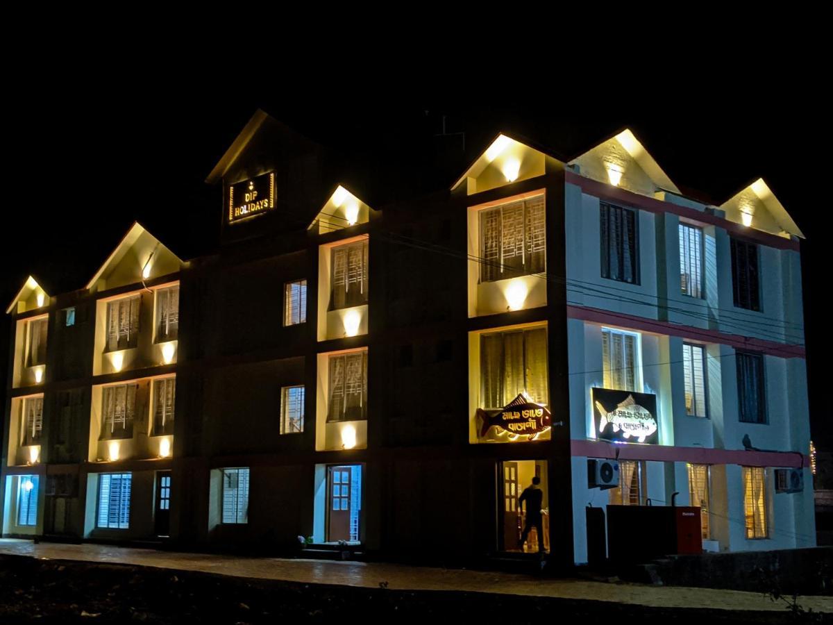 ดิป ฮอลิเดย์ Hotel ชานตี นิเคทัน ภายนอก รูปภาพ