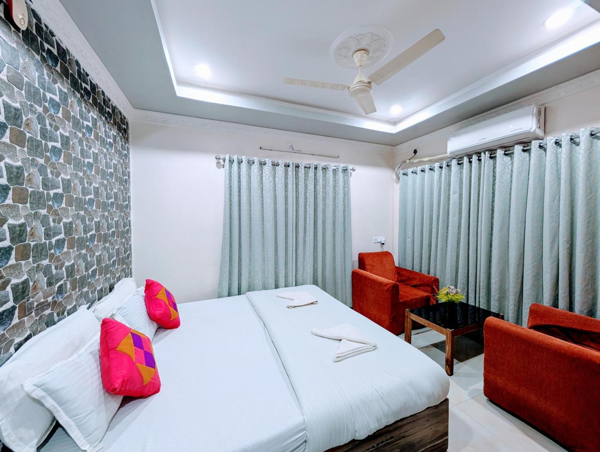 ดิป ฮอลิเดย์ Hotel ชานตี นิเคทัน ภายนอก รูปภาพ